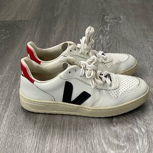 Veja V-10 Leather Sneakers Size EU 38 (7.5-8)
